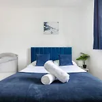 City Gem - 2 Bed House, 6 Mins From Liverpool Street, Shops & Restaurants